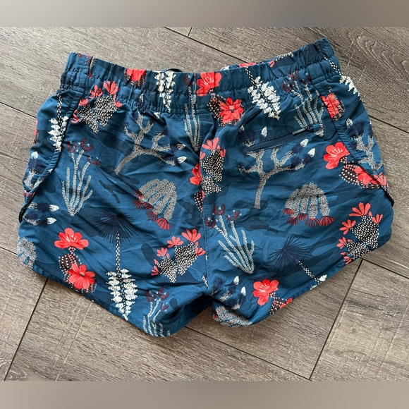 North Face Cactus Patterned Shorts - Picture 2 of 3